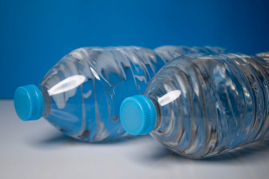 Plastikflaschen im Meer, eine globale Umweltkatastrophe